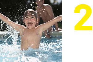 2 : Enfant faisant de l'exercice physique