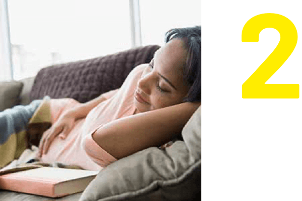 2: Ontspannen zwangere vrouw