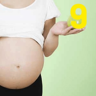 9: Zwangere vrouw eet een evenwichtig dieet