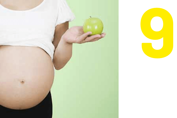 9: Zwangere vrouw eet een evenwichtig dieet