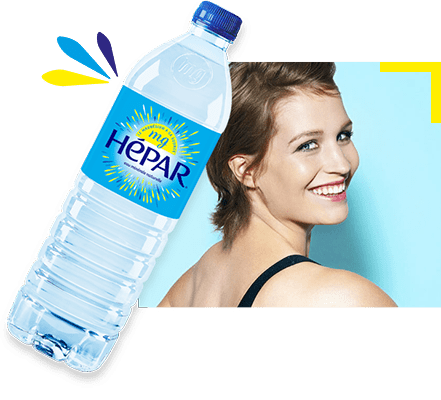 fles hepar en lachende vrouw